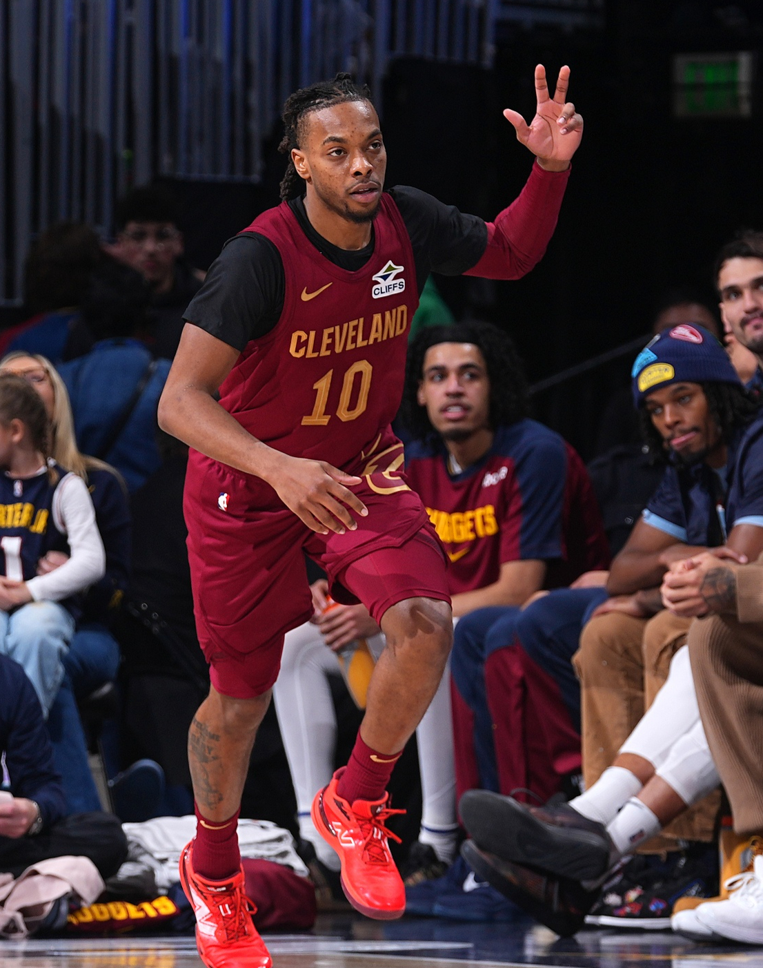 关于热火主场豪取十二连胜，打败魔术的信息