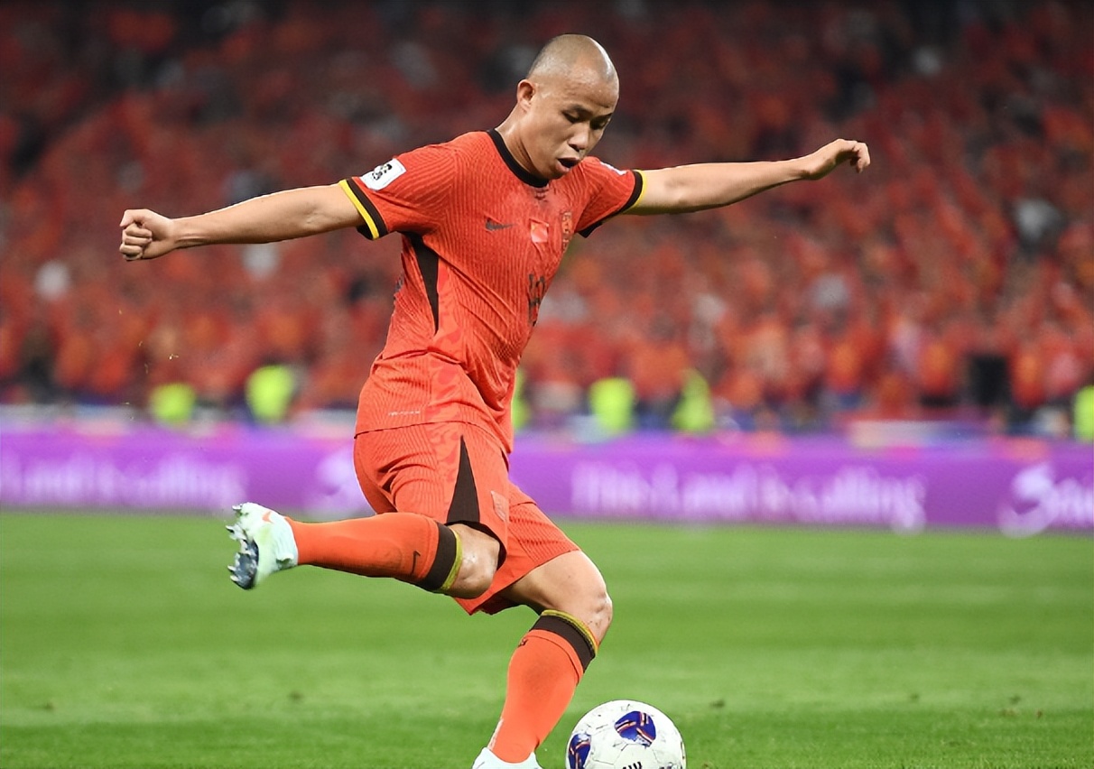 比赛中球员们巧妙配合取得胜利