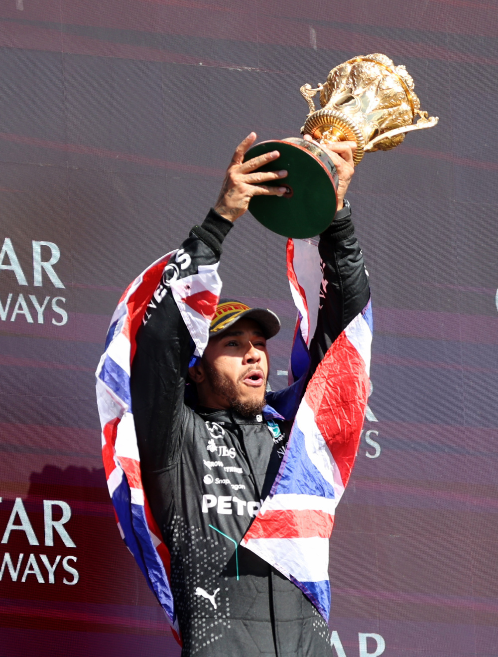 包含阿斯顿马丁轻取索伯车队，汉密尔顿点燃赛场的词条