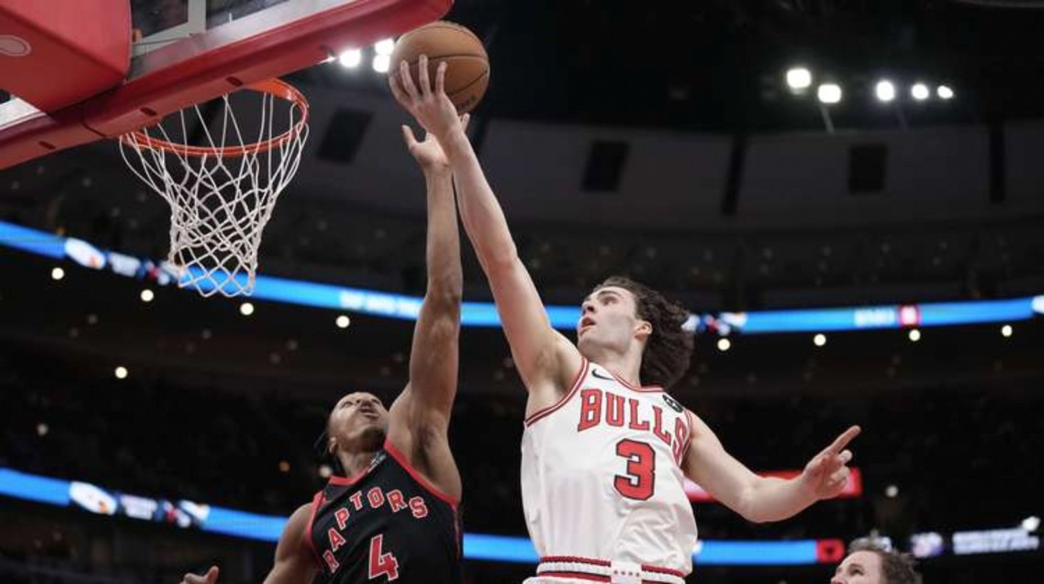 尼克斯险胜热火，武切维奇带队取胜