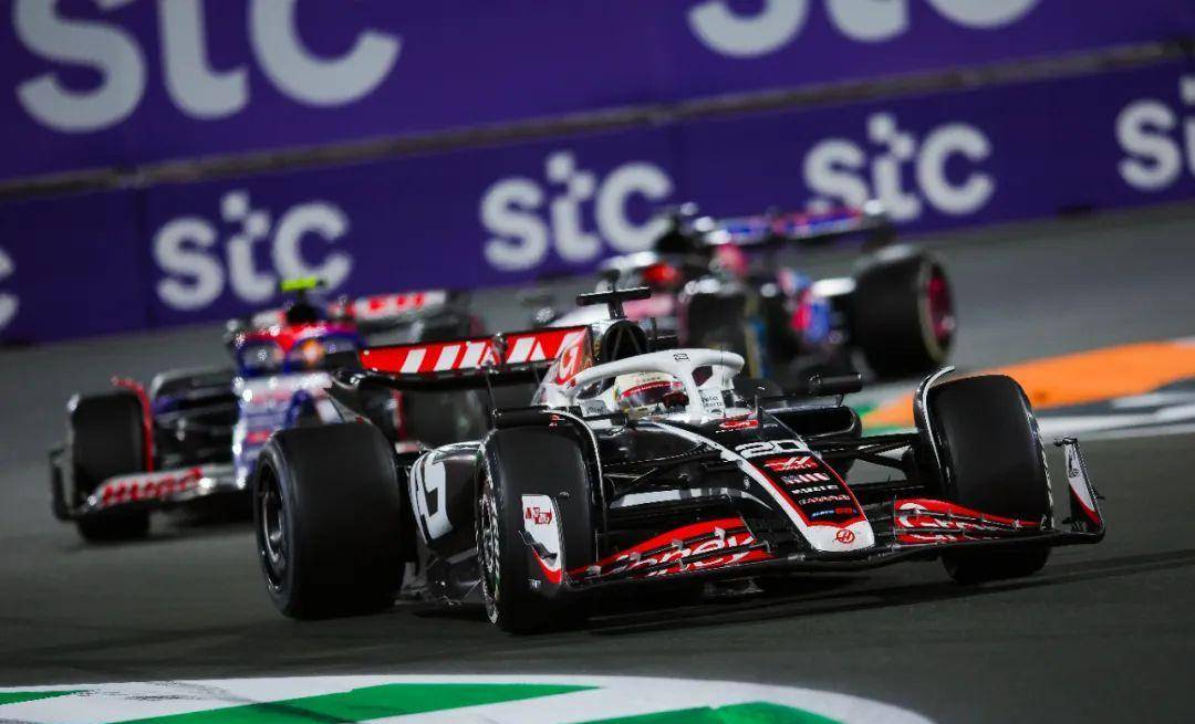 哈斯车队横扫迈凯伦，皮亚斯特里刷新纪录