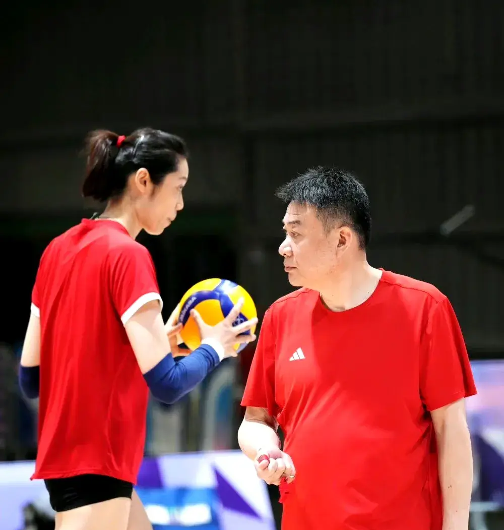 中国队轻取法国队，黄鸭组合刷新纪录