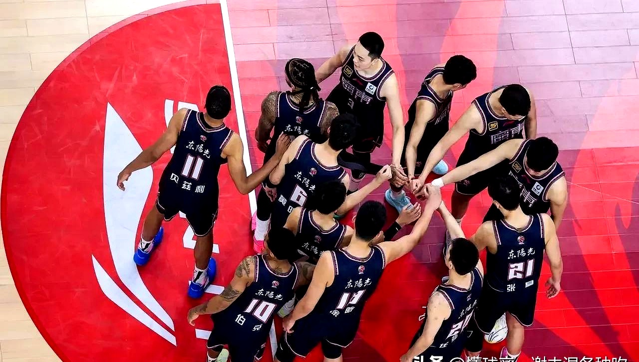 广东队鏖战江苏队，克莱扛起全队